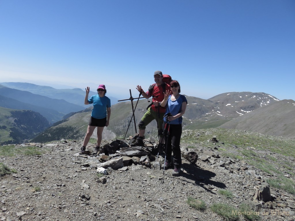 Txell, Joaquín y Olga en la cima del Pic de Finestrelles, 2.828 mts.